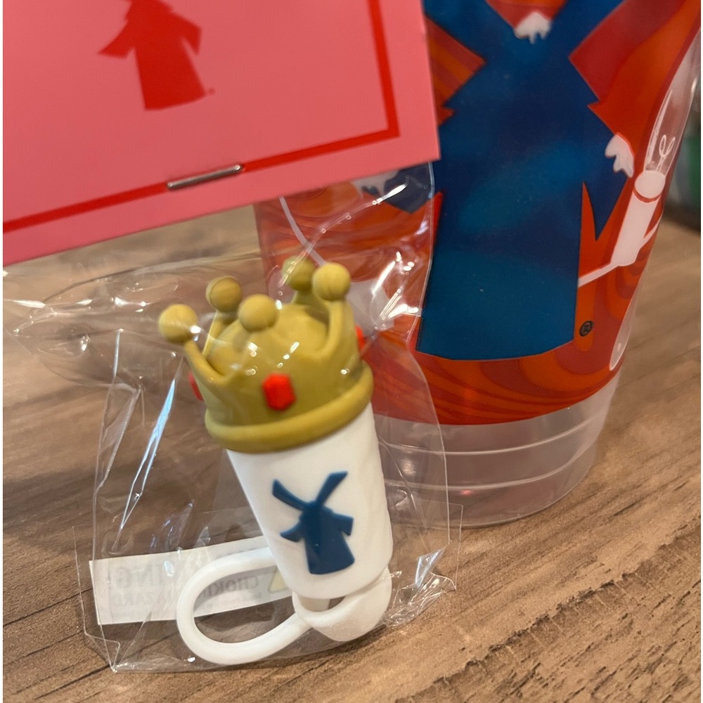Dutch Bros Princess Straw Topper